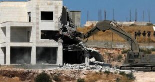 الاحتلال يهدم محال ومنشآت تجارية بمحيط مخيم قلنديا شمال القدس المحتلة