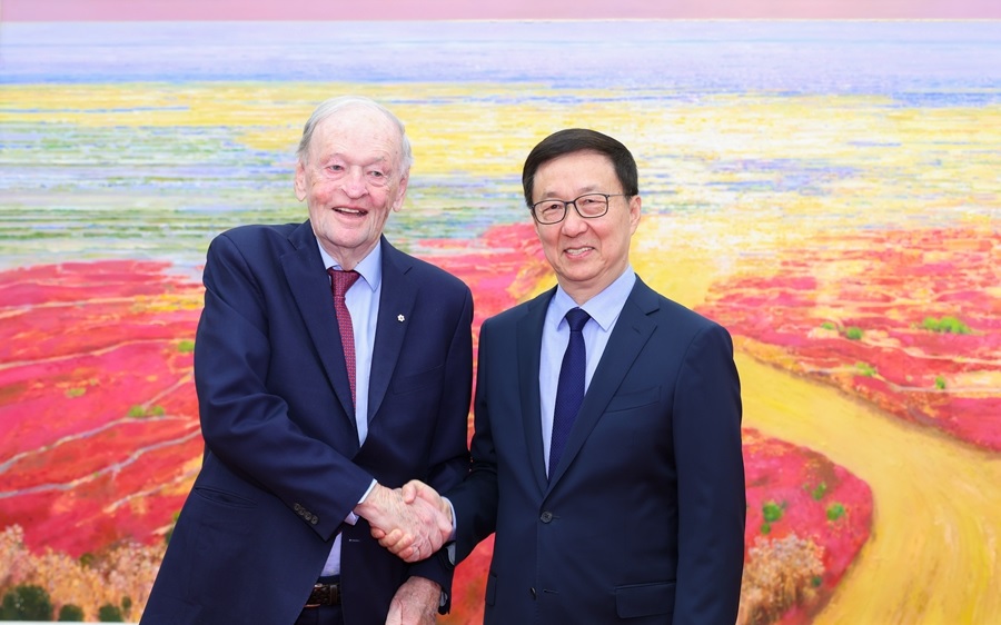 نائب الرئيس الصيني هان تشنغ يلتقي رئيس وزراء كندا سابقا جان كريتيان