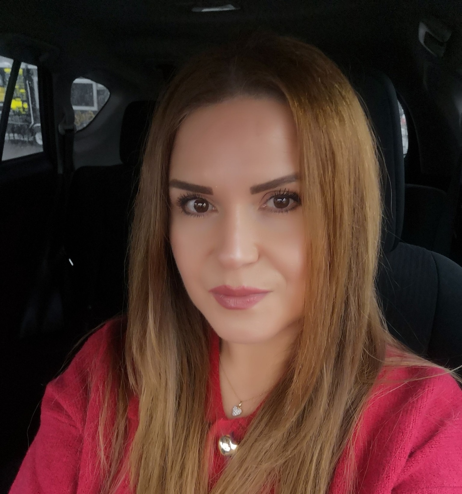 هو مُتَمَرِّدٌ على الغيابِ