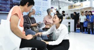 الصين تعزز رعاية كبار السن باستخدام التكنولوجيا لتحسين رفاه المسنين
