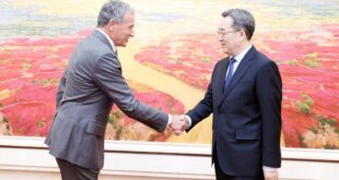 نائب رئيس مجلس الدولة الصيني يجتمع مع الرئيس التنفيذي لشركة "ديزني"