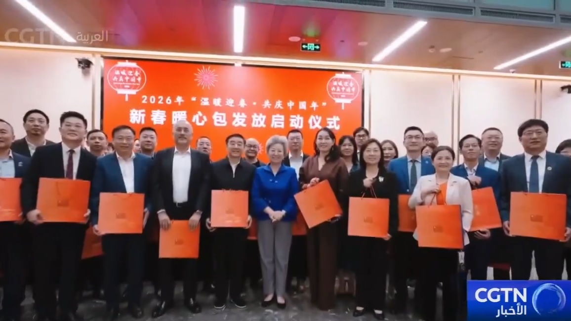 القنصلية العامة الصينية لدى دبي تقيم فعالية توزيع طرود الرعاية بمناسبة عيد الربيع الصيني