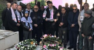 السفير رامي القدومي يضع إكليلا من الزهور على أضرحة القادة الشهداء أبو إياد وأبو الهول وأبو محمد في تونس