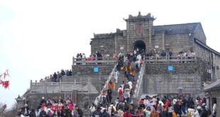 صور : جبل هنغشان السياحي في وسط الصين