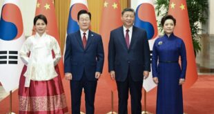 رئيس الصين شي جين بينغ يجري محادثات مع رئيس جمهورية كوريا لي جيه ميونغ في بكين