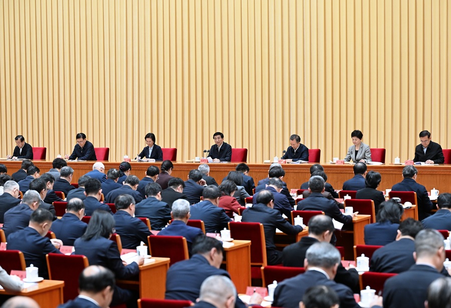 مسؤول بارز بالحزب الشيوعي الصيني يشدد على تنفيذ قرارات الحزب بشأن عمل الجبهة الموحدة لدعم الخطة الخمسية الـ15