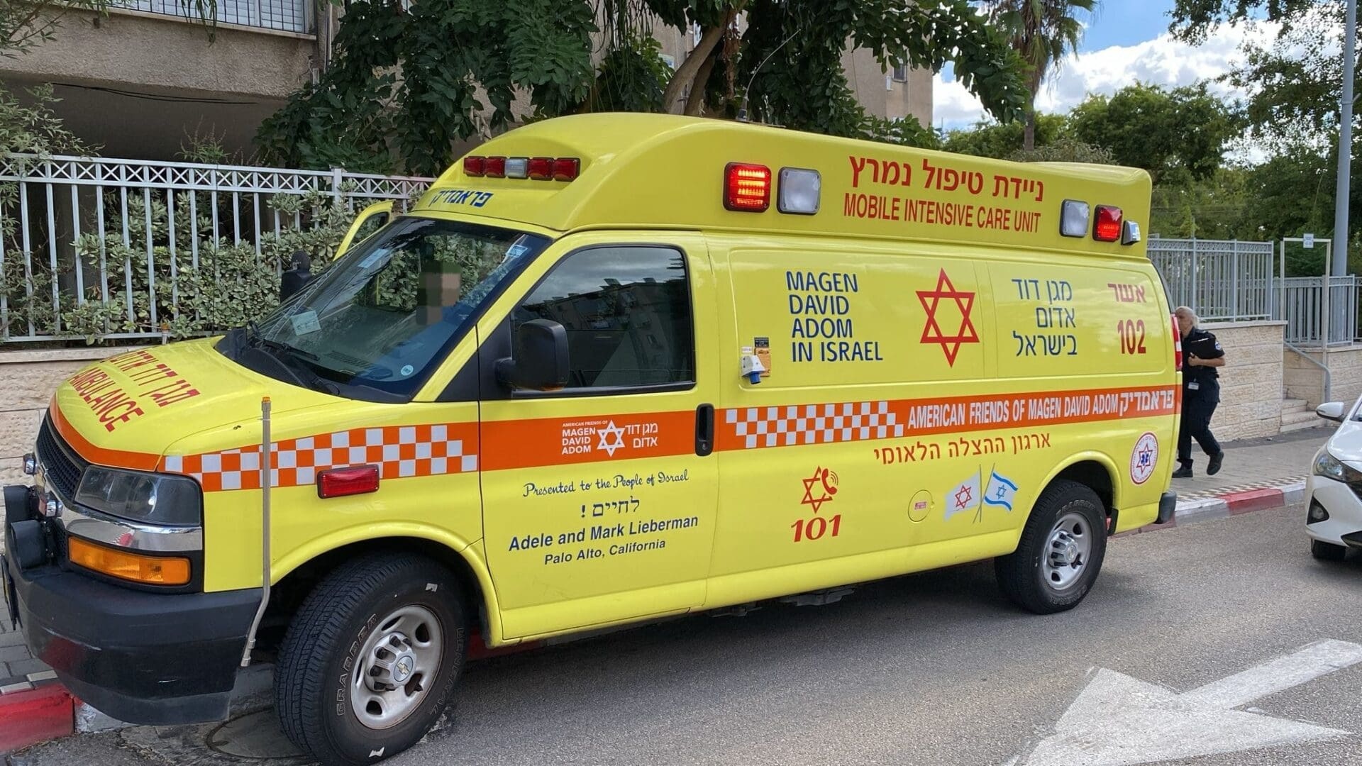 "نجمة داوود" تغير صوت صافرات الإسعاف إلى "ألحان البوظة" لتجنب الذعر