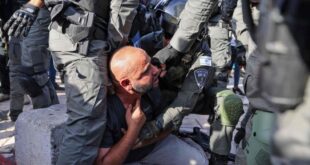 الاحتلال يعتقل شابا بعد الاعتداء عليه شمال القدس