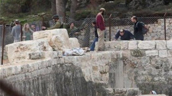 مستوطنون برفقة قوات الاحتلال يقتحمون برك سليمان جنوب بيت لحم