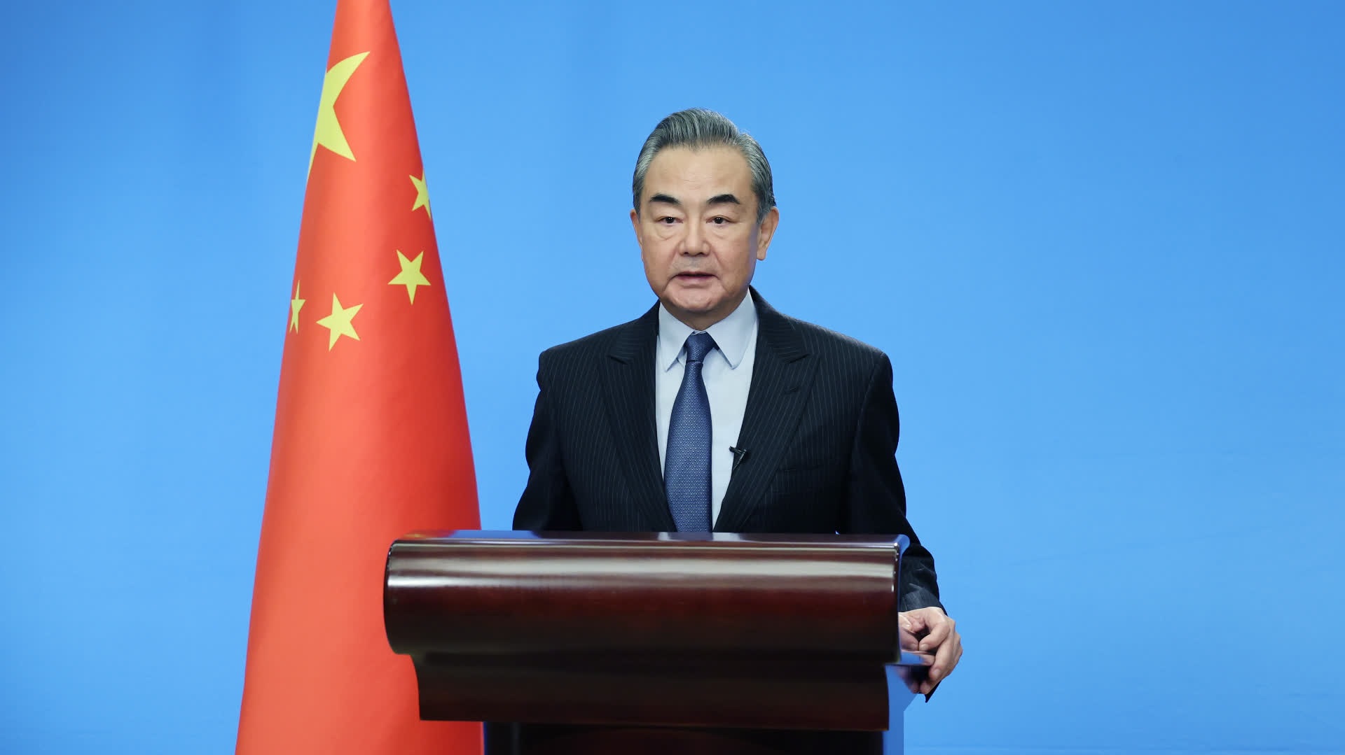 وانغ يي : على الصين وفرنسا العمل معا على ضخ الاستقرار الذي تشتد الحاجة إليه في العالم