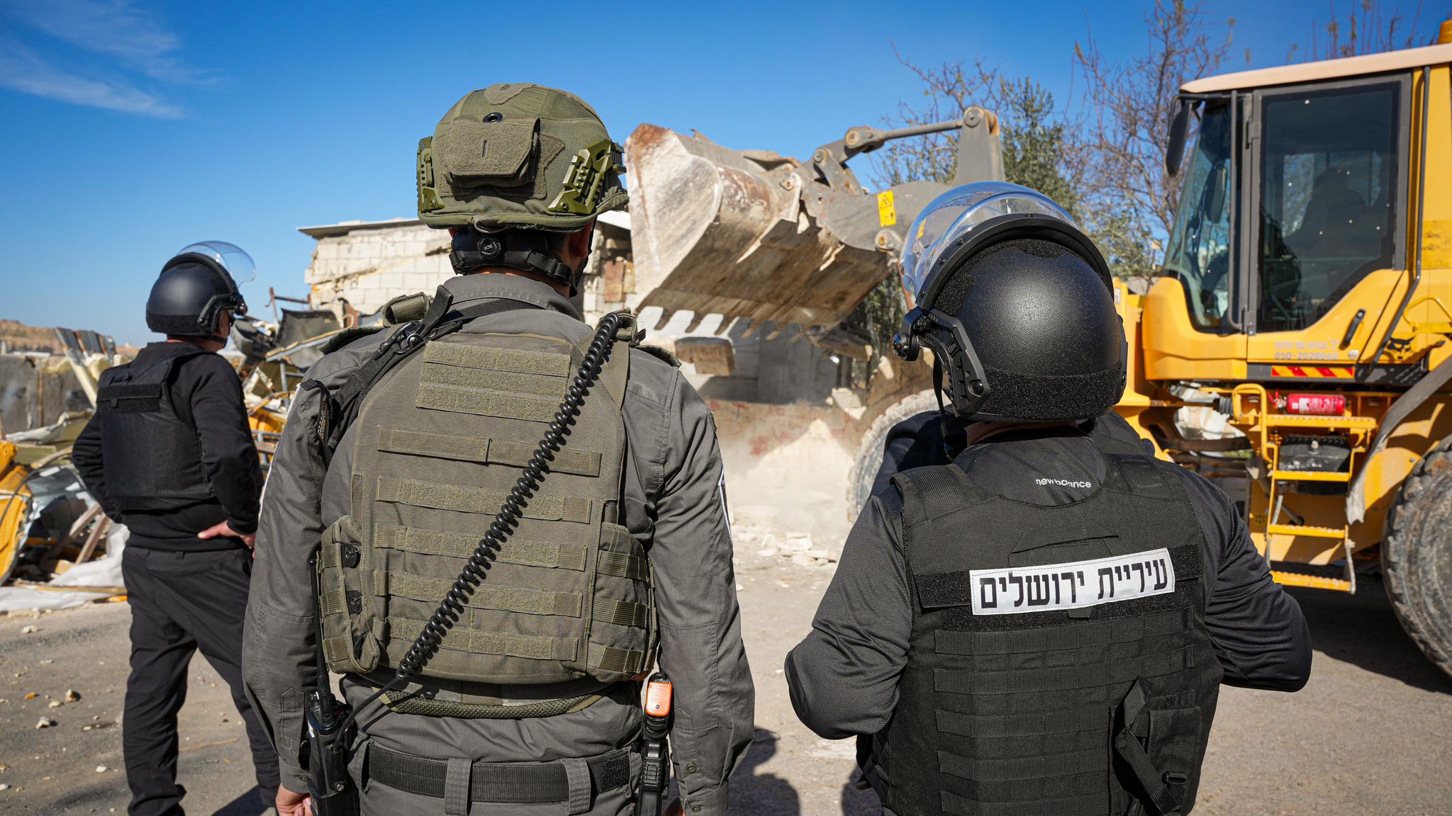 جيش الاحتلال يواصل عدوانه في محيط مخيم قلنديا