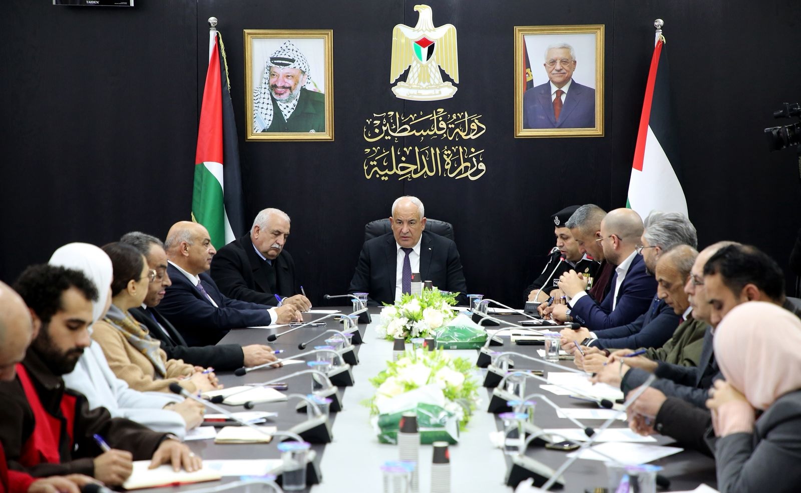 وزير الداخلية يترأس اجتماع المجلس الأعلى للدفاع المدني ويشدد على الجاهزية والاستجابة الطارئة