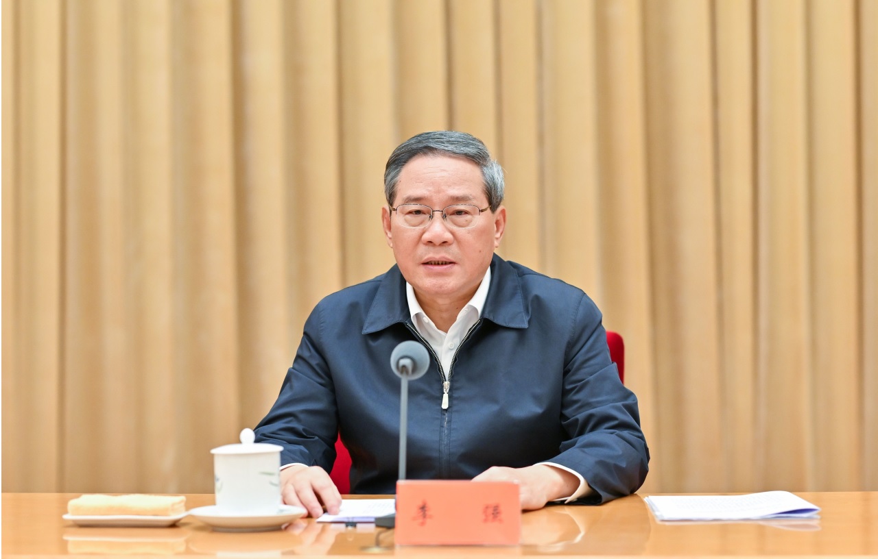 رئيس مجلس الدولة الصيني يترأس اجتماعا تنفيذيا للمجلس