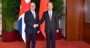 كبير المشرعين الصينيين يلتقي رئيس الوزراء البريطاني