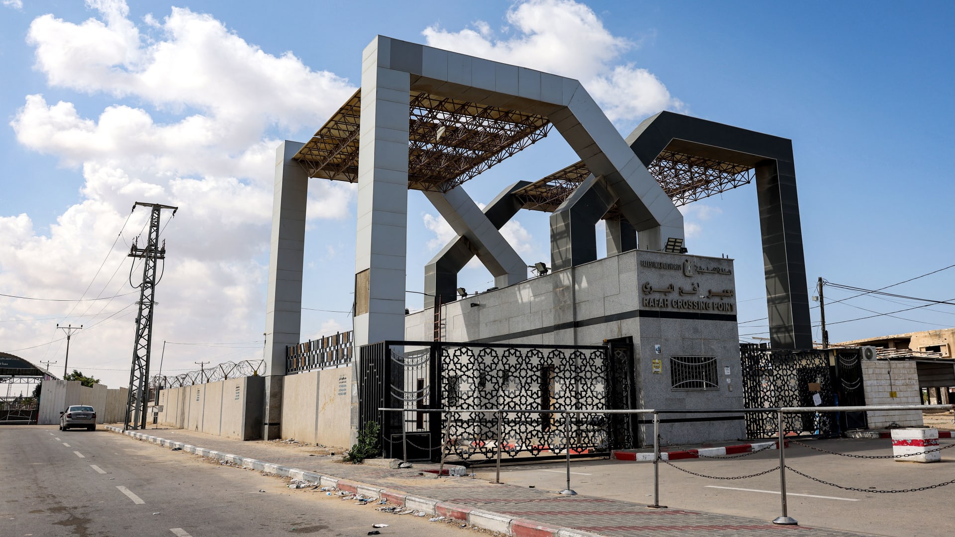 الإعلام العبري : فتح معبر رفح رسميا لعبور المشاة في الاتجاهين يوم الاحد المقبل