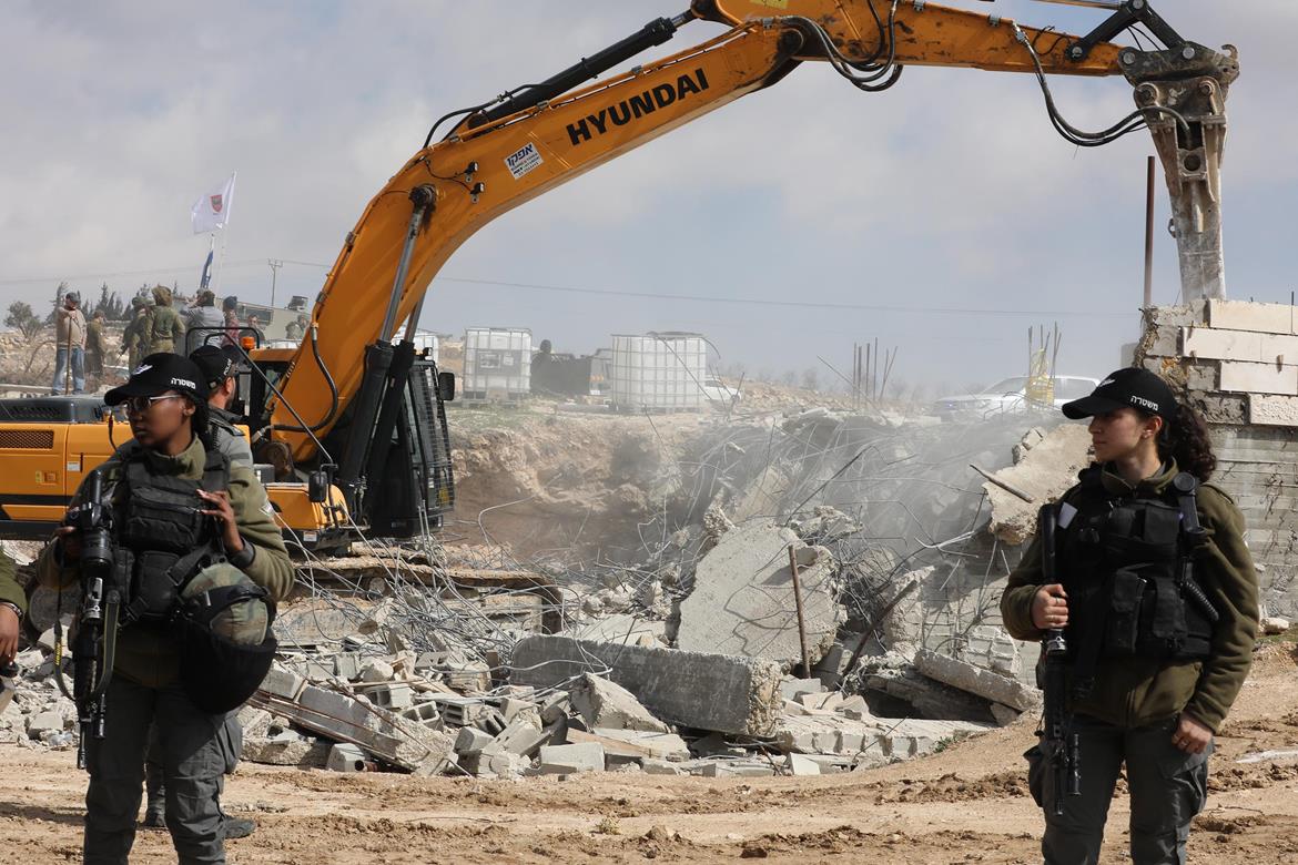 قوات الاحتلال تهدم كوخا وتخطر بوقف بناء غرفتين زراعيتين في بتير غرب بيت لحم