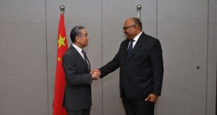 وزير الخارجية الصيني يبرز الصداقة الصينية-الإفريقية الدائمة المتجسدة في إرث خط سكة حديد "تازارا"