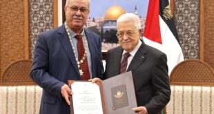 الرئيس محمود عباس يمنح القائد الوطني الكبير محمد بركة قلادة الكنعانيين الكبرى