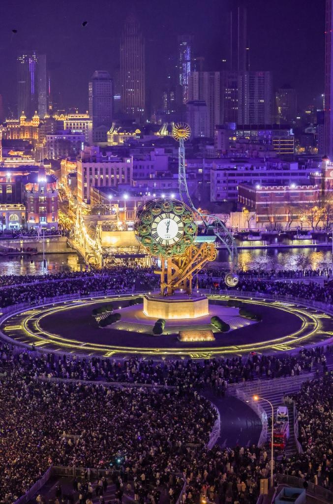 احتفالات منوعة لاستقبال العام الجديد 2026 في أنحاء الصين