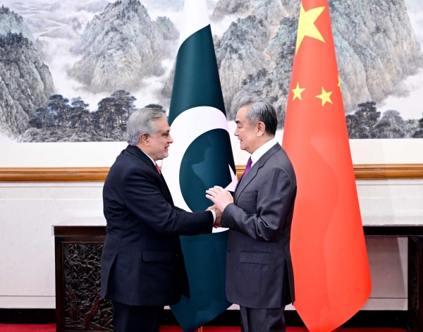 وزير الخارجية الصيني عن الوضع في فنزويلا: الصين تعارض دائما فرض إرادة دولة على أخرى