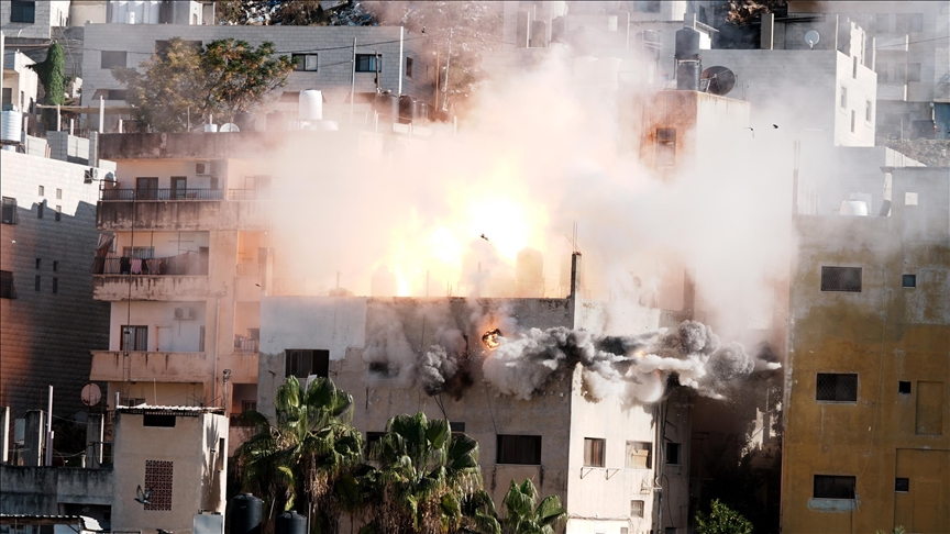 جيش الاحتلال يفجر شقة سكنية في مدينة نابلس