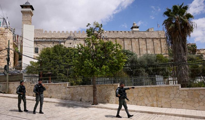 بلدية الخليل : سحب صلاحيات الحرم الإبراهيمي انتهاك خطير وغير قانوني