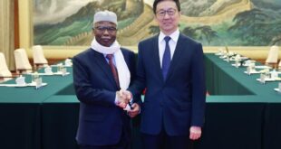 نائب الرئيس الصيني يلتقي الأمين العام لمنظمة التعاون الإسلامي