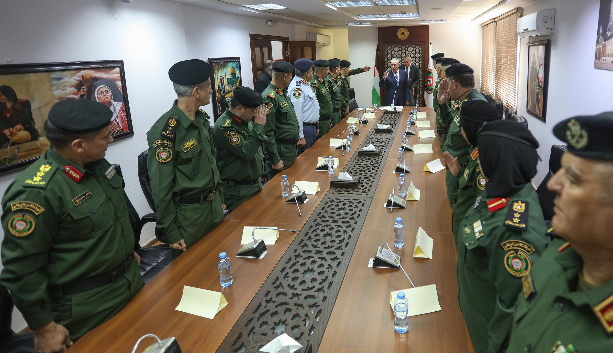 نائب الرئيس حسين الشيخ يزور القيادة العامة لقوات الأمن الوطني