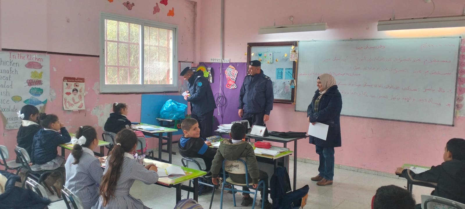 الشرطة المجتمعية تنظم أنشطة وزيارات في ضواحي القدس