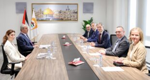 نائب الرئيس حسين الشيخ يبحث مع مدير عام برنامج الأمم المتحدة الإنمائي آفاق تعزيز الشراكة التنموية