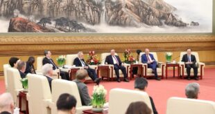 رئيس مجلس الدولة الصيني يستضيف ندوة للخبراء الأجانب في الصين