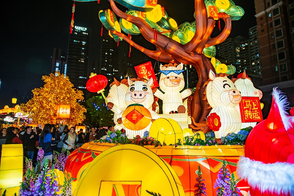 شنتشن: سوق زهور الربيع تبهر الحشود ليلا