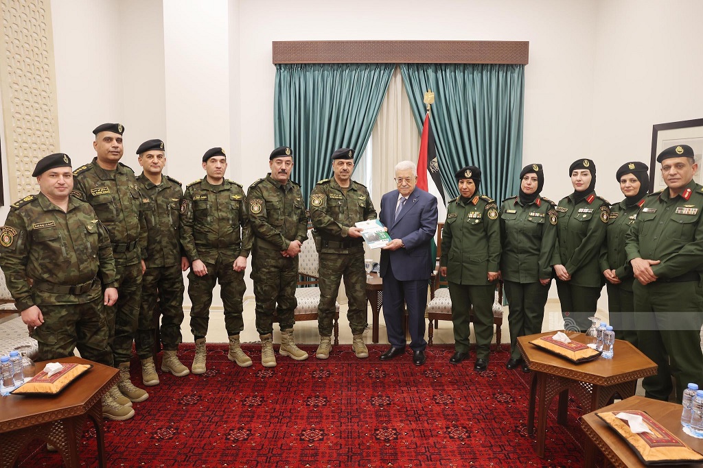 الرئيس محمود عباس يتسلم التقرير السنوي لعام 2025 لقوات الأمن الوطني