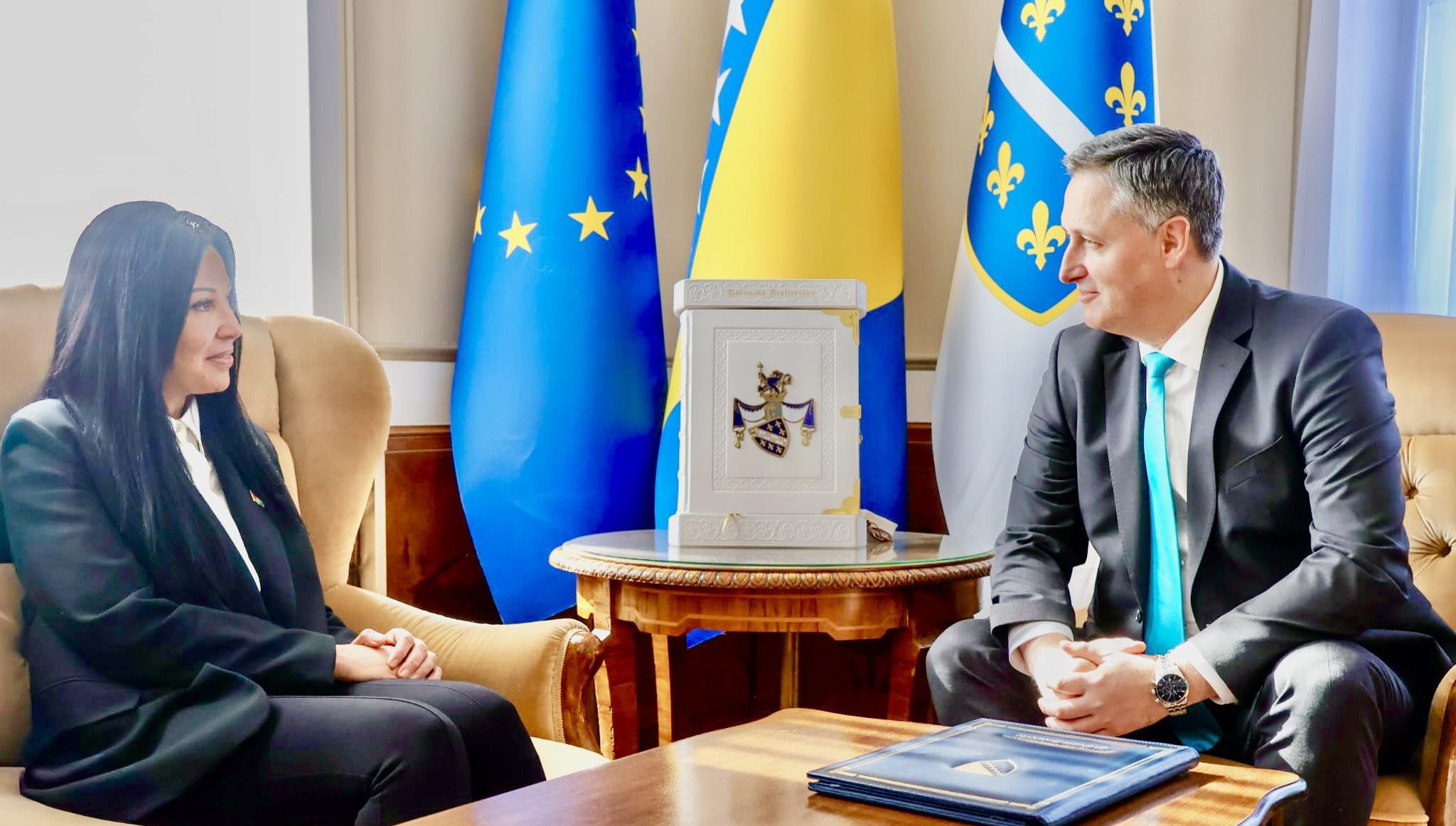 سفيرة دولة فلسطين لدى البوسنة والهرسك سلفيا أبو لبن تلتقي مع فخامة عضو مجلس رئاسة البوسنة والهرسك