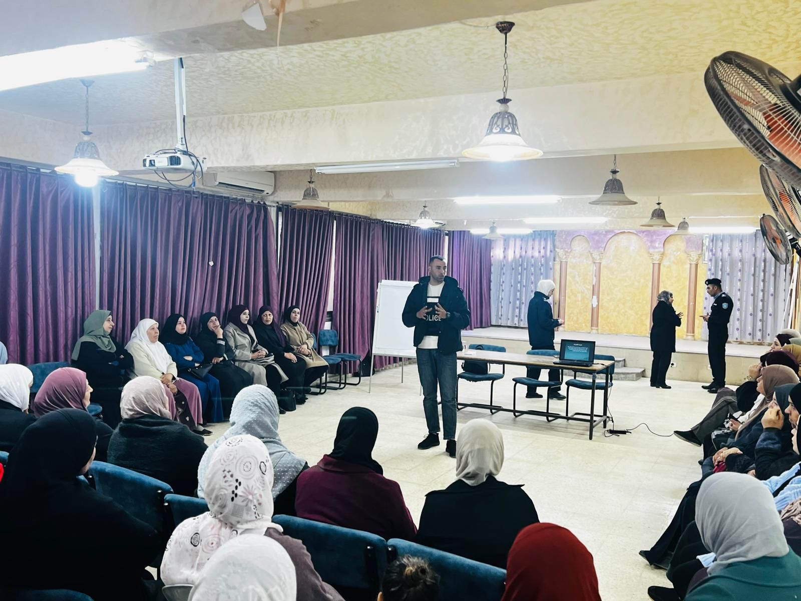 إدارة مكافحة المخدرات تنفذ سلسلة محاضرات توعوية لتعزيز الوعي والوقاية من آفة المخدرات