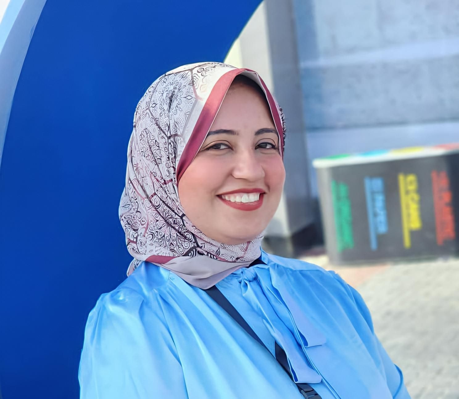 هذي يدي على الأفق تتحسس