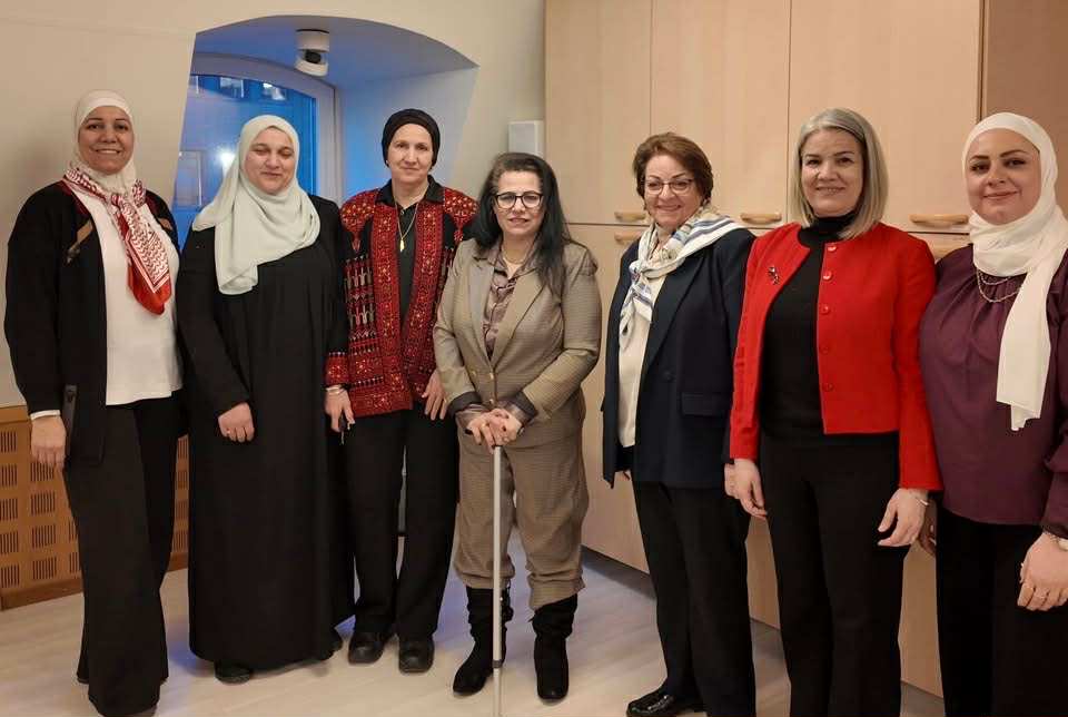 عقد لقاء مشترك بين المجلس الاستشاري والهيئة الإدارية لاتحاد المرأة العربية في السويد ود. مريم المزوق رئيسة الاتحاد النسائي العربي