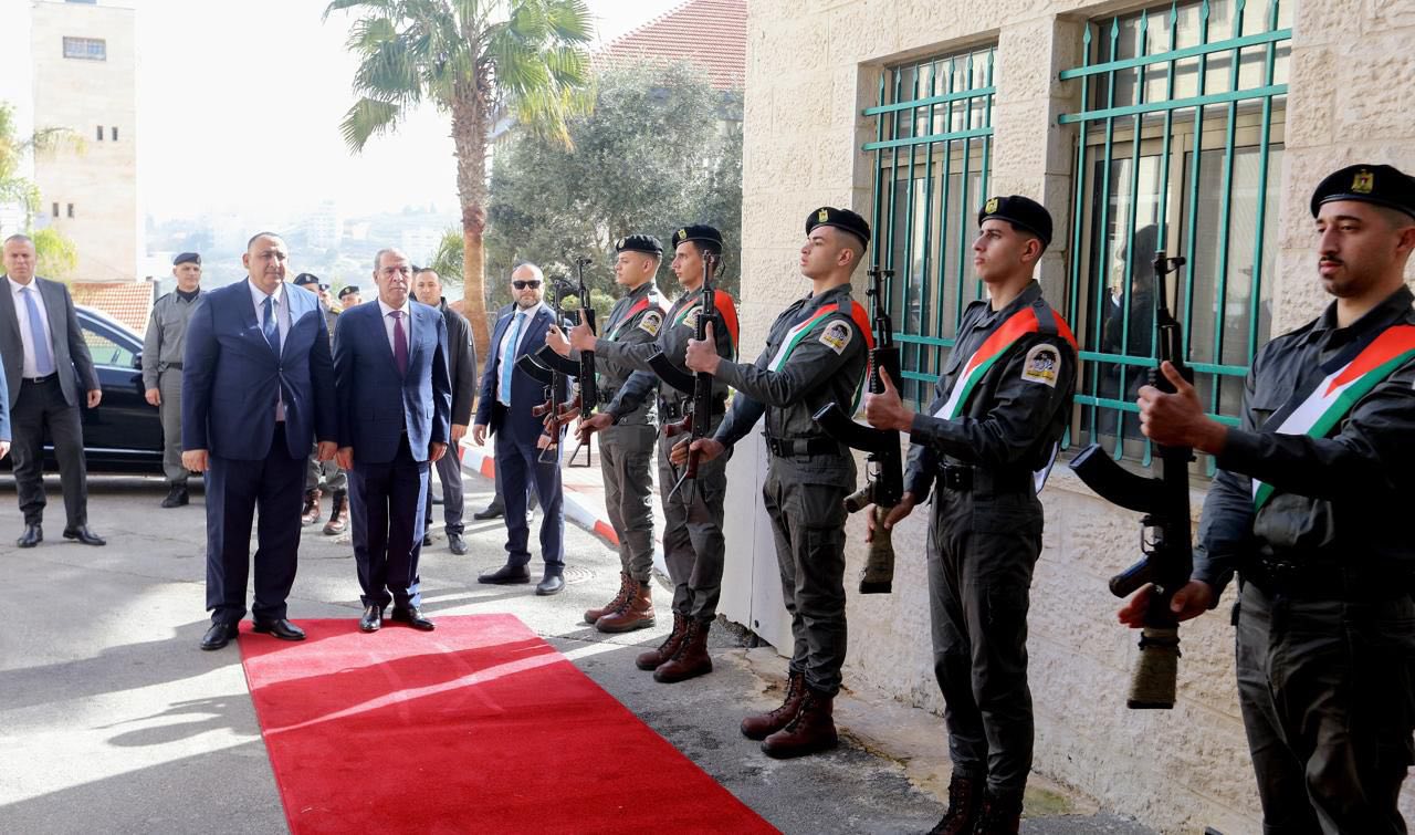 سيادة نائب الرئيس حسين الشيخ يزور جهاز الأمن الوقائي