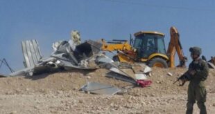 قوات الاحتلال تهدم بركسا لبيع قطع السيارات في بيت جالا غرب بيت لحم