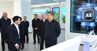 رئيس الصين شي جين بينغ يزور مجمعا لابتكار تكنولوجيا المعلومات في بكين