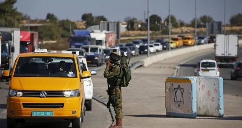 الاحتلال يشدد إجراءاته ويغلق حواجز شمال وشرق رام الله
