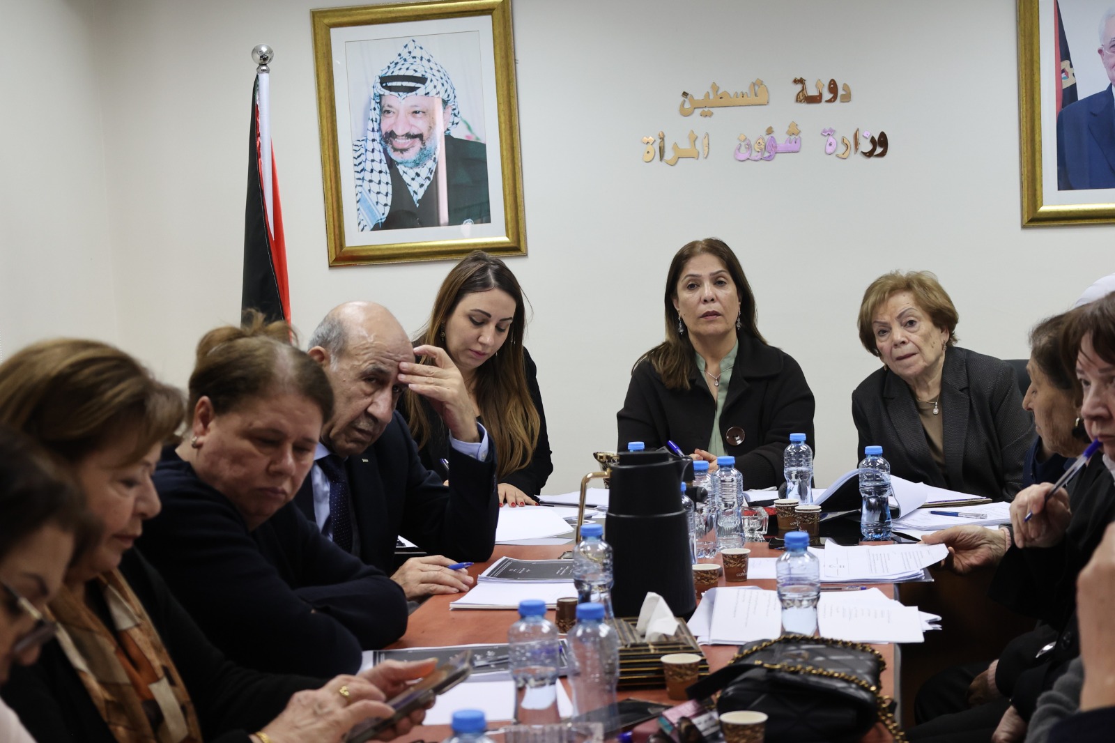 وزارة شؤون المرأة ولجنة صايغة الدستور تعقدان لقاءً تشاورياً مع المجتمع المدني حول مسودة الدستور المؤقت