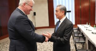 وزير الخارجية الصيني: يجب على الصين وأوكرانيا الحفاظ على تطور مستقر وسليم في علاقاتهما الثنائية