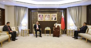 السفير عارف صالح يطلع رئيس مجلس الشورى البحريني على آخر التطورات