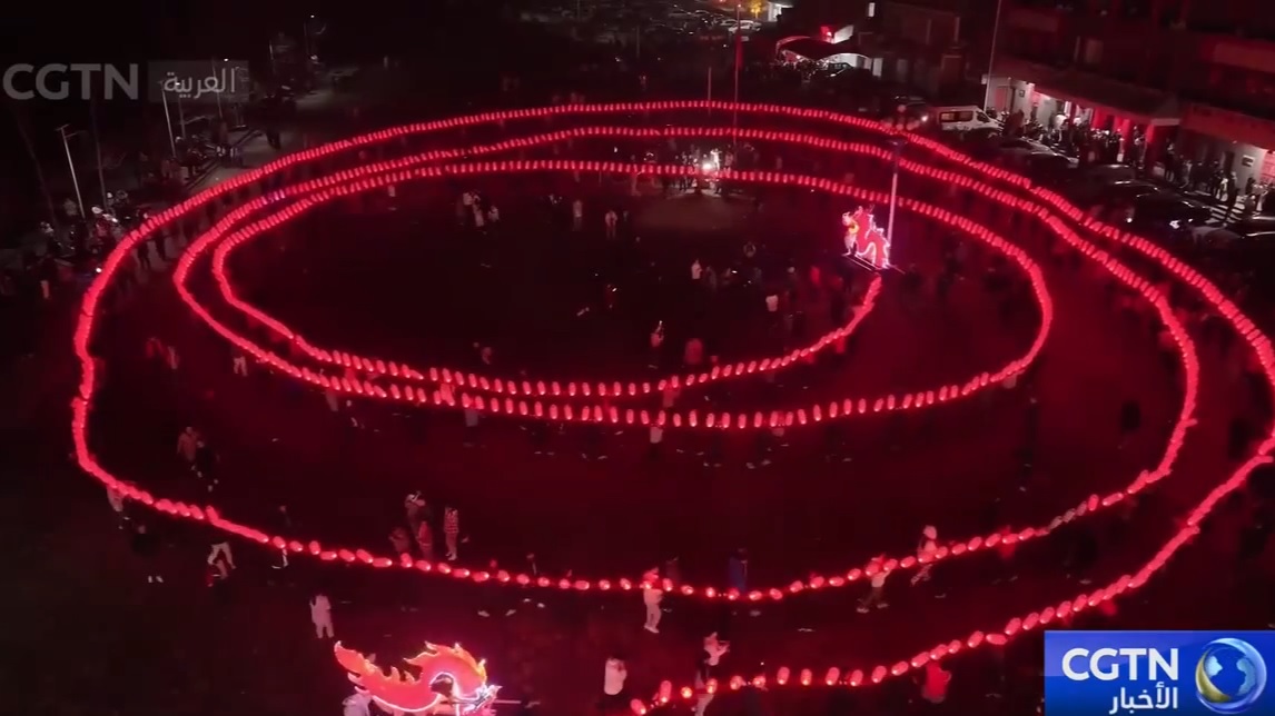 الشوارع في جميع أنحاء الصين مليئة بأجواء احتفالية في اليوم الخامس من العطلة