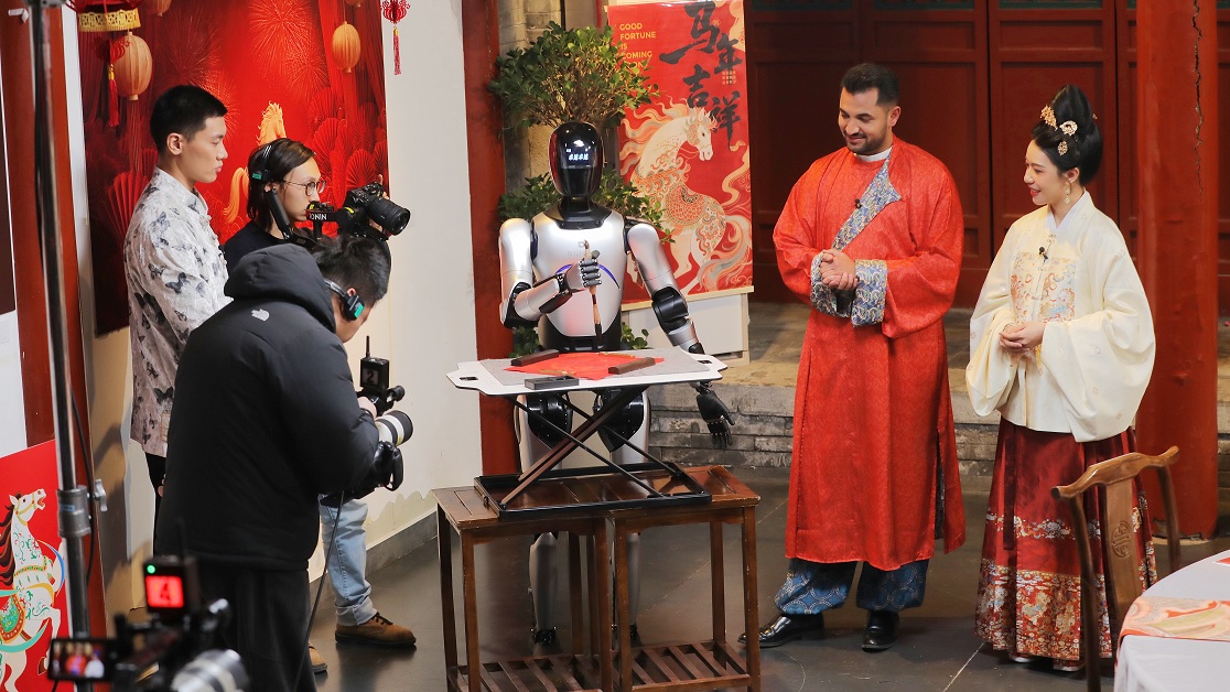 ليلة لم الشمل لاستقبال عام الحصان (1): التقليدية أم التكنولوجية؟ منافسة فنية بين أربعة مقدمين