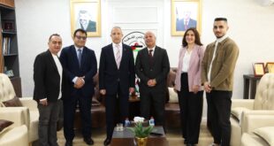 أحمد أبو هولي يبحث مع السفير التركي أوضاع المخيمات وتداعيات الأزمة المالية للأونروا