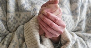 لماذا "نشعر بالبرد في عظامنا"؟.. العلم يفسر السبب