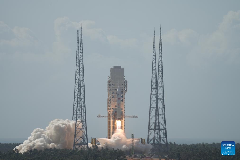 الصين تجري اختبار طيران على الارتفاعات المنخفضة لصاروخ من طراز "لونغ مارش - 10"