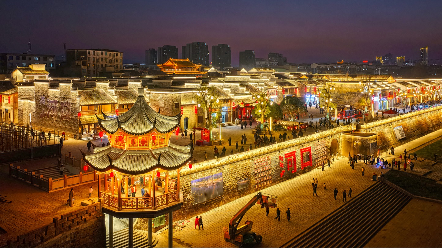 إقامة فعاليات مميزة في جميع أنحاء الصين بمناسبة عيد الربيع والمشاهد الجديدة تحفز حيوية الاستهلاك خلال العطلة